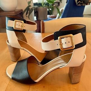 CHLOE New, never worn, size 37.5 or 7.5 pebbled black and white leather sandal